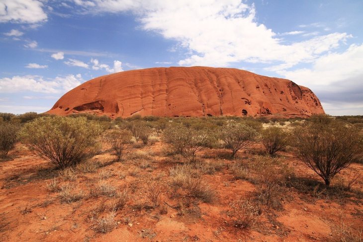 uluru-1076320_1280.jpg